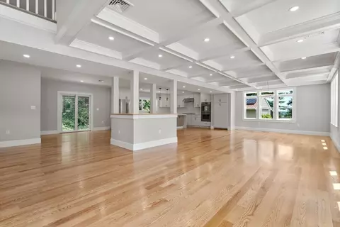 19 Brooks Rd, Gloucester, MA 01930