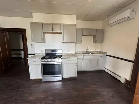 30 Edward St, Worcester, MA 01605 photo 2