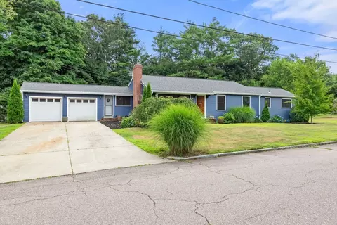 32 Winthrop Dr, Attleboro, MA 02703