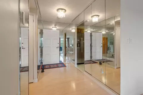 210 Nahanton St #421, Newton, MA 02459