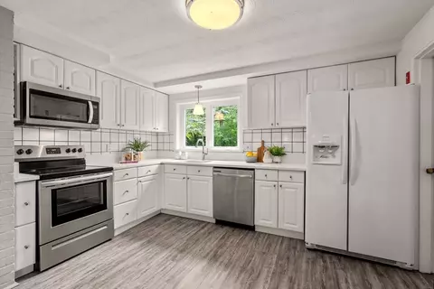 Kitchen - 6 Doris Rd, Framingham, MA 01701 photo 2 of 3