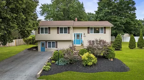 52 Glen Dr, Peabody, MA 01960