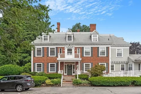 5 Porter Rd #201, Andover, MA 01810