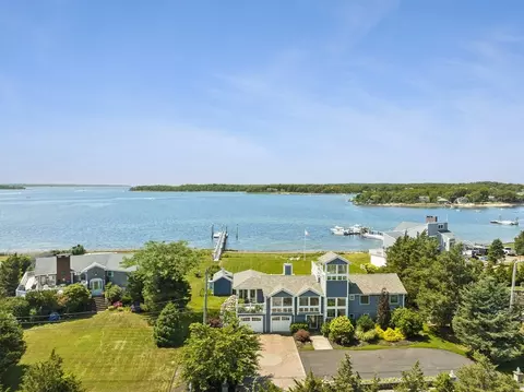 3 Sias Point Rd, Wareham, MA 02532