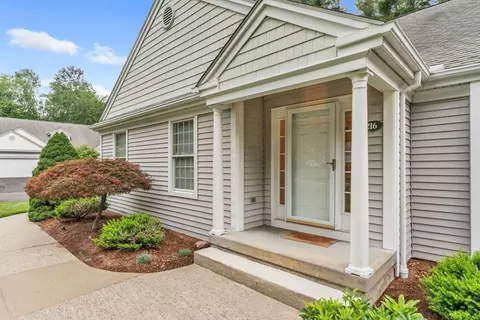 216 Pinehurst Dr #216, East Longmeadow, MA 01028