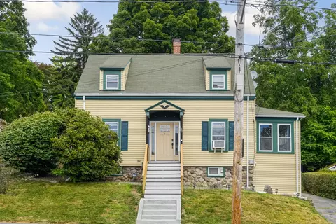 17 Lawrence St, Haverhill, MA 01830