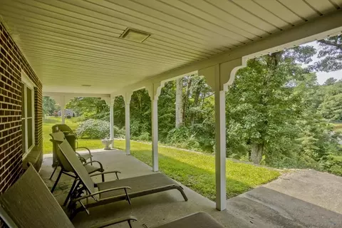 27 Drury Ln, Easthampton, MA 01027 photo 9