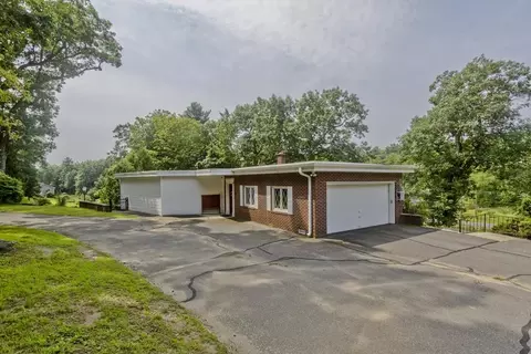 27 Drury Ln, Easthampton, MA 01027 photo 2