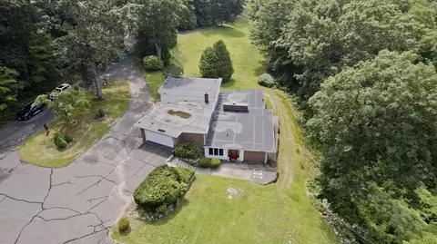27 Drury Ln, Easthampton, MA 01027 photo 3