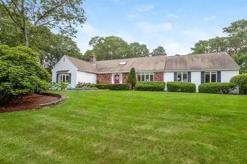 557 Cotuit Bay Dr, Barnstable, MA 02635