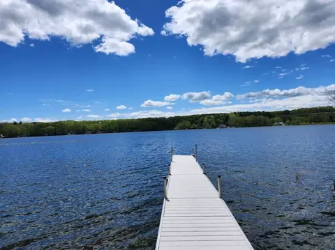 37 Lakeshore Dr, Marlborough, MA 01752