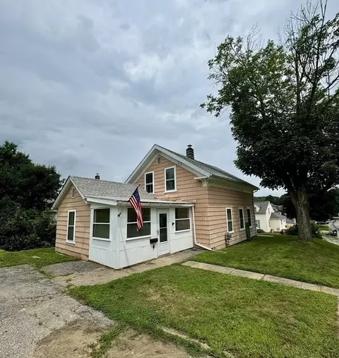28 Adams St, Spencer, MA 01562