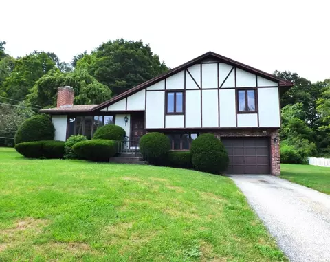 33 Jarvis Ave, Holyoke, MA 01040