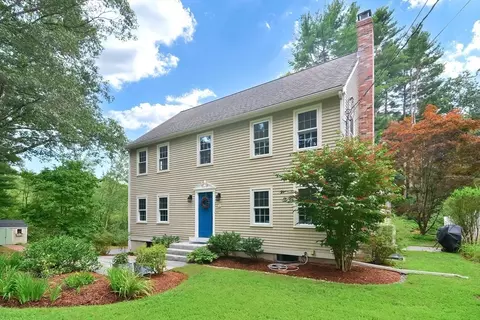 52 Harding St, Medfield, MA 02052