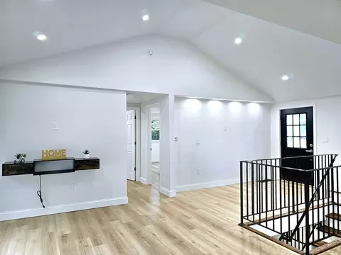 Entry Way - 3 Commonwealth Ave, Lowell, MA 01852 photo 4 of 5