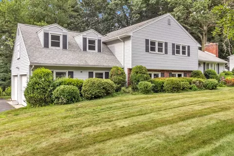 11 Pidgeon Dr, Wilbraham, MA 01095