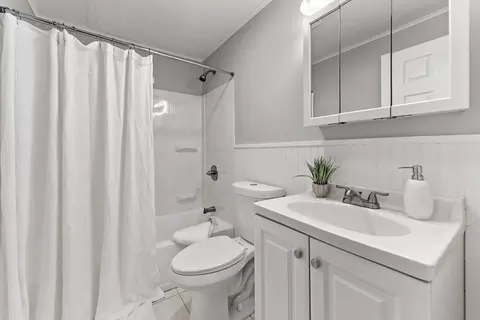 Bath - 57 Oakwood Ter, Springfield, MA 01109 photo 1 of 1