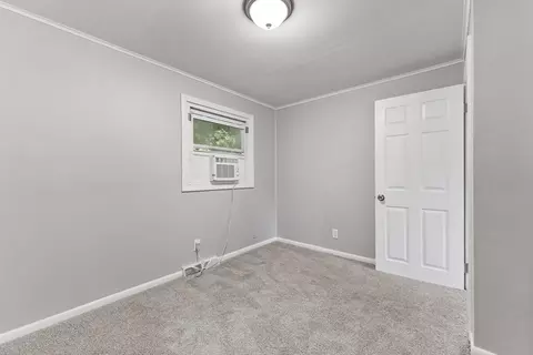 Bedroom - 57 Oakwood Ter, Springfield, MA 01109 photo 1 of 10