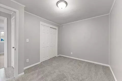 Bedroom - 57 Oakwood Ter, Springfield, MA 01109 photo 5 of 10