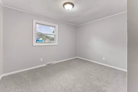 Bedroom - 57 Oakwood Ter, Springfield, MA 01109 photo 7 of 10