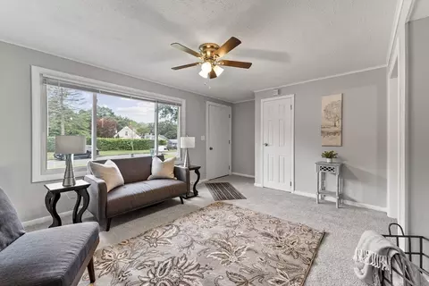 Living - 57 Oakwood Ter, Springfield, MA 01109 photo 4 of 4