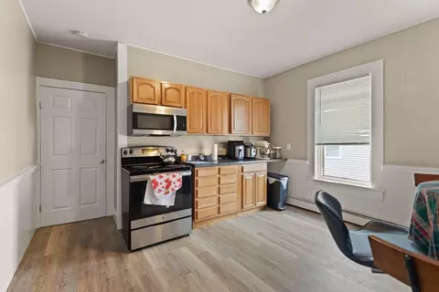 Entry Way - 352 Cabot St, Beverly, MA 01915 photo 3 of 4