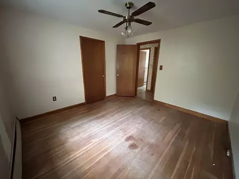 Bedroom - 39 Longmeadow Rd, Beverly, MA 01915 photo 2 of 3