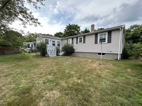Exterior - 39 Longmeadow Rd, Beverly, MA 01915 photo 2 of 3
