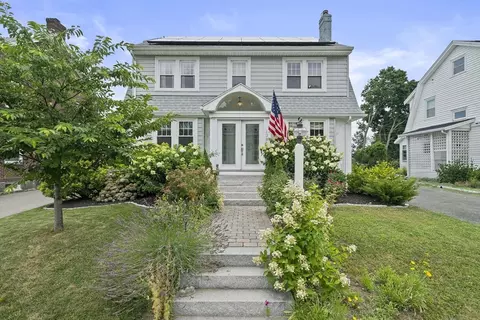 1384 Quincy Shore Dr, Quincy, MA 02169