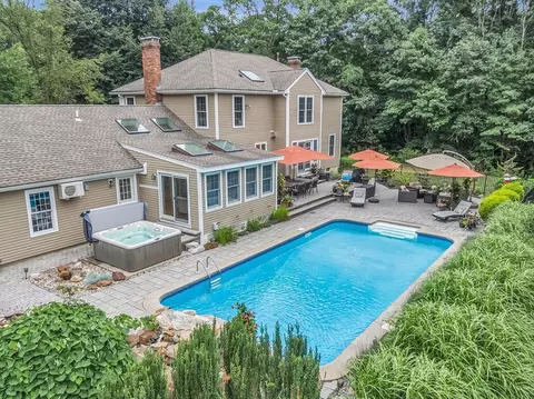 72 Stage Coach Rd, North Andover, MA 01845
