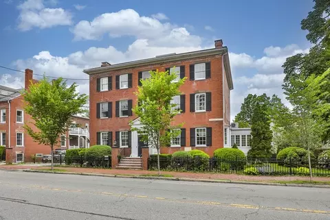124 High St #4, Newburyport, MA 01950