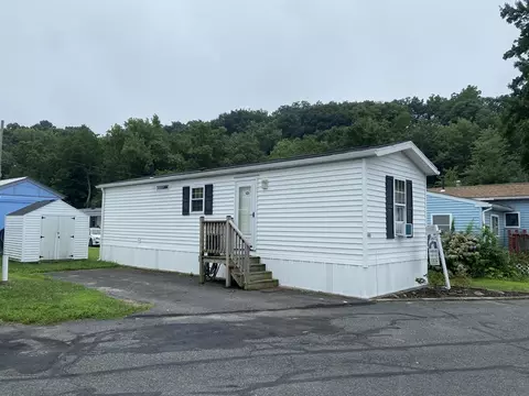 93 Grochmal Ave #102, Springfield, MA 01151