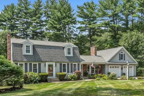 29 Novak Cir, Dracut, MA 01826