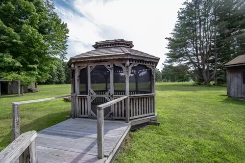 Exterior - 562 E State St, Granby, MA 01033 photo 7 of 10
