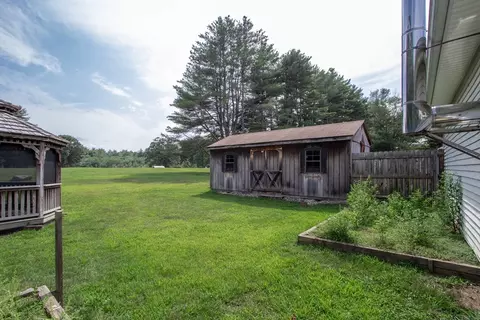 Exterior - 562 E State St, Granby, MA 01033 photo 6 of 10