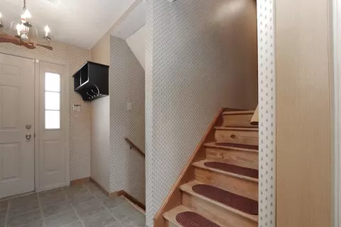 Entry Way - 562 E State St, Granby, MA 01033 photo 3 of 3