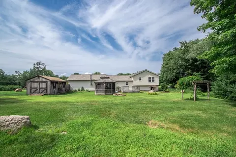 Exterior - 562 E State St, Granby, MA 01033 photo 8 of 10
