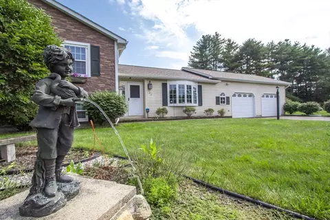 Exterior - 562 E State St, Granby, MA 01033 photo 4 of 10