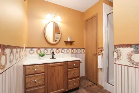 Bath - 562 E State St, Granby, MA 01033 photo 3 of 3