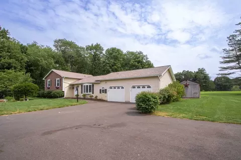 Exterior - 562 E State St, Granby, MA 01033 photo 3 of 10