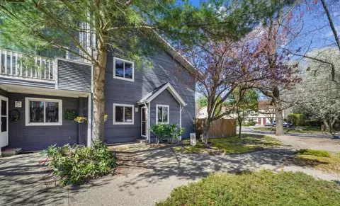 24 Magnolia St #1A, Attleboro, MA 02703