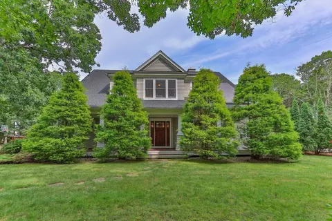 15 Black Watch Way, Mashpee, MA 02649