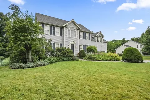 16 Rockwell Dr, Shrewsbury, MA 01545