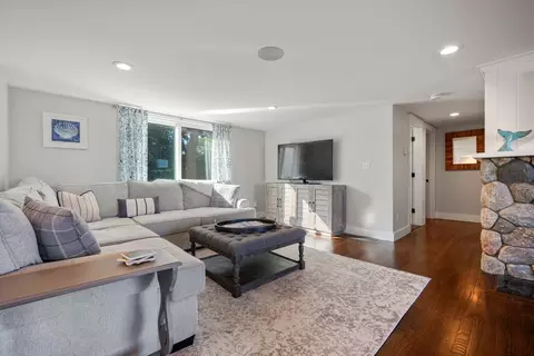 Living - 29 Bay Shore Rd, Barnstable, MA 02601 photo 2 of 5