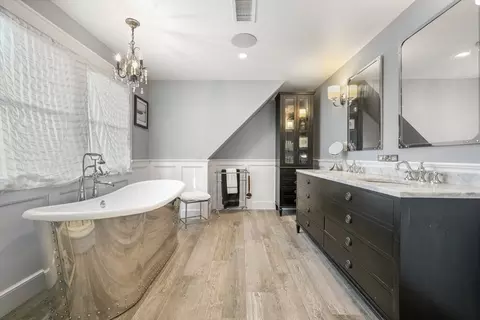 Bath - 29 Bay Shore Rd, Barnstable, MA 02601 photo 3 of 5