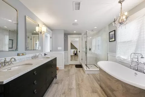 Bath - 29 Bay Shore Rd, Barnstable, MA 02601 photo 2 of 5