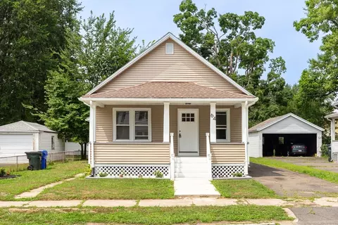 64 Denver St, Springfield, MA 01109