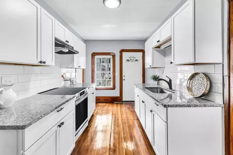 Entry Way - 64 Denver St, Springfield, MA 01109 photo 2 of 2