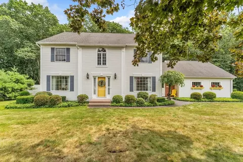 11 Old Park Ln, Westfield, MA 01085