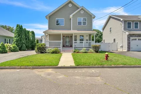 71 Kaveney St, Chicopee, MA 01020